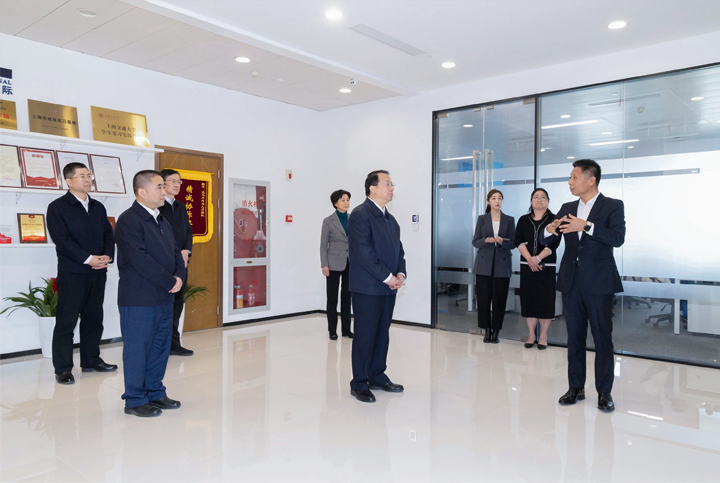 上海市长龚正一行察看AI知名人力资源服务公司ballbet艾佛森体官网国际的AI赋能人力资源数据动态分析平台
